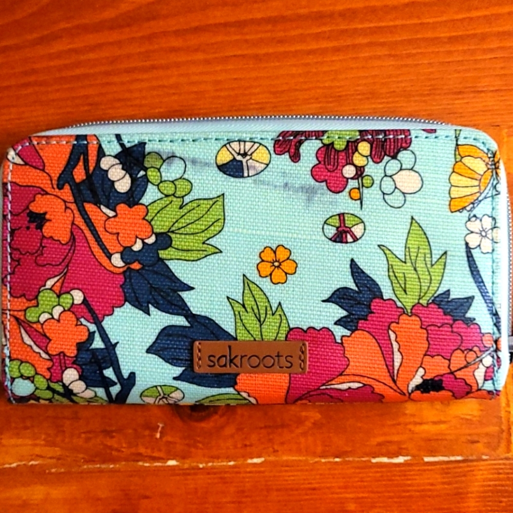 Sakroots accordian style wallet